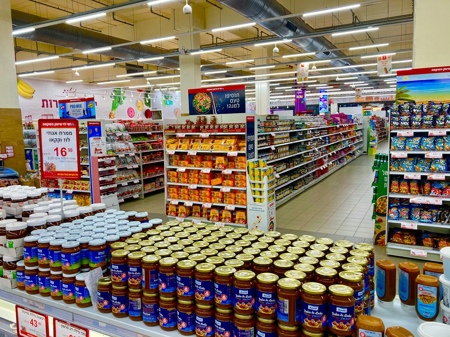 The Supermarket Your Grandparents Knew Would Blow Your Mind Today — And Vice Versa